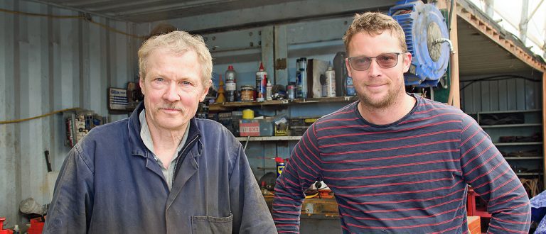 30 09 24 Bus Chainsaws Mowers2 768x330